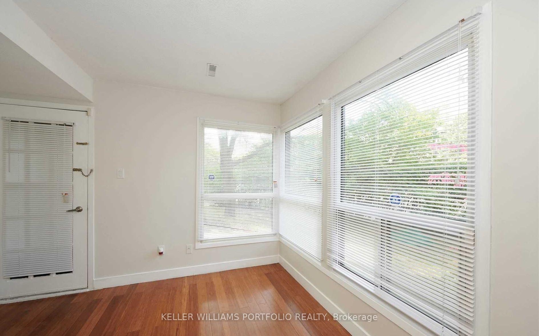 Photo 8 of 10 Lofty Hill Way, North York, Hillcrest Village — HOMEH