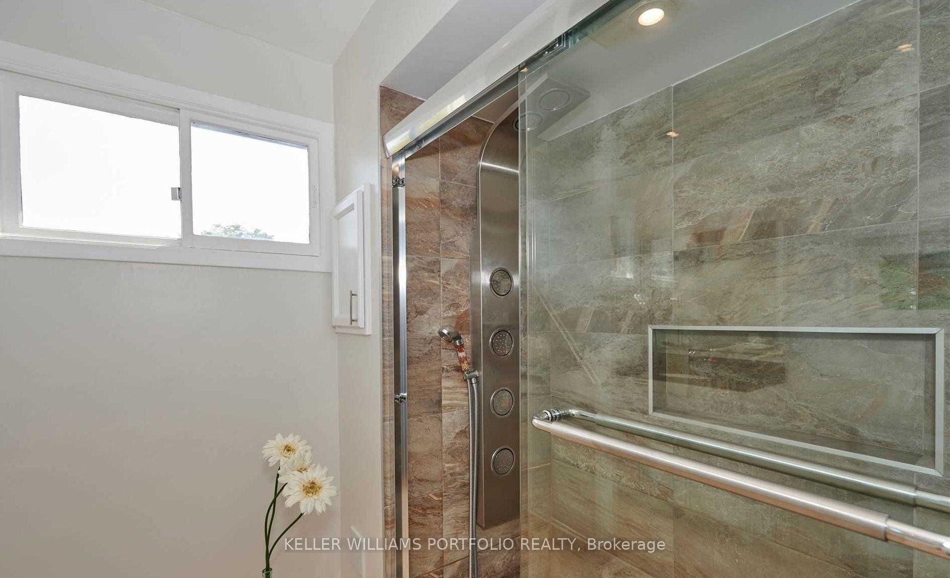Photo 9 of 10 Lofty Hill Way, North York, Hillcrest Village — HOMEH