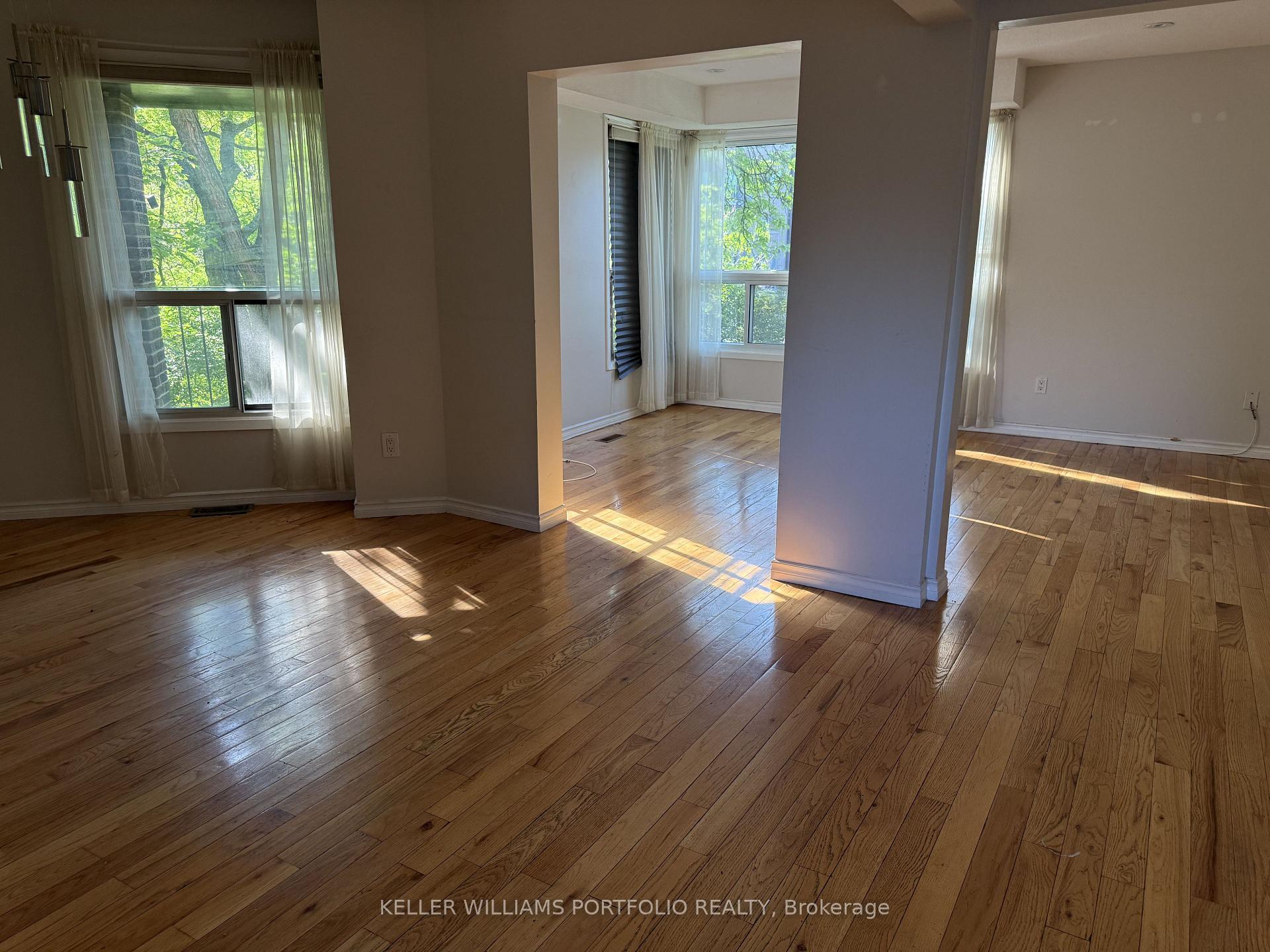 Photo 18 of 10 Lofty Hill Way, North York, Hillcrest Village — HOMEH