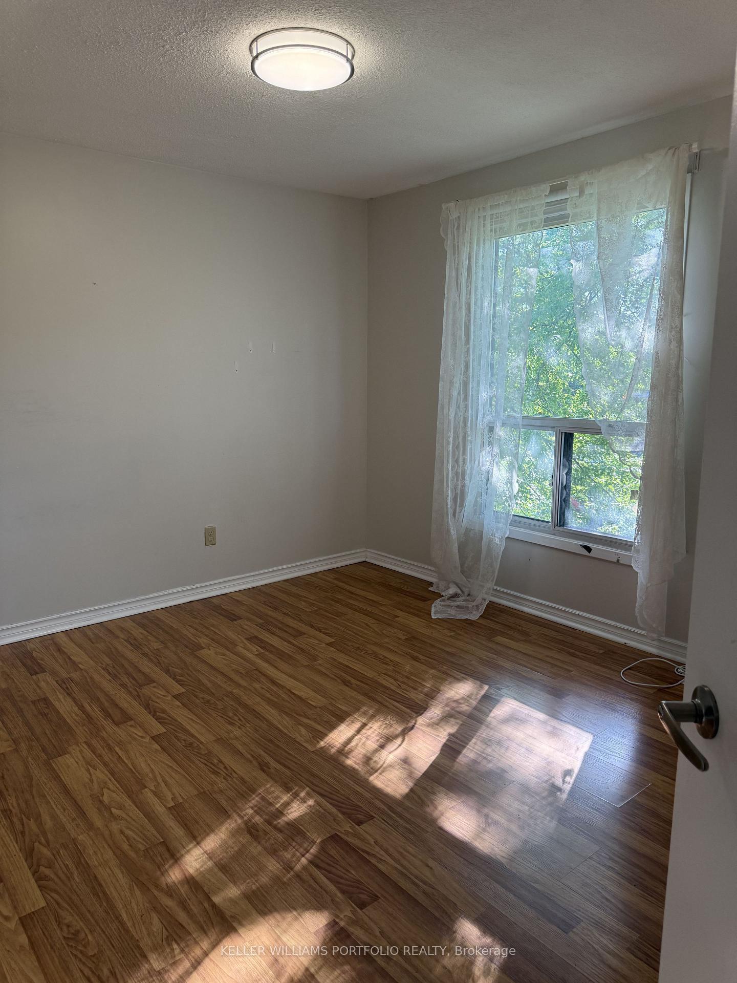 Photo 19 of 10 Lofty Hill Way, North York, Hillcrest Village — HOMEH