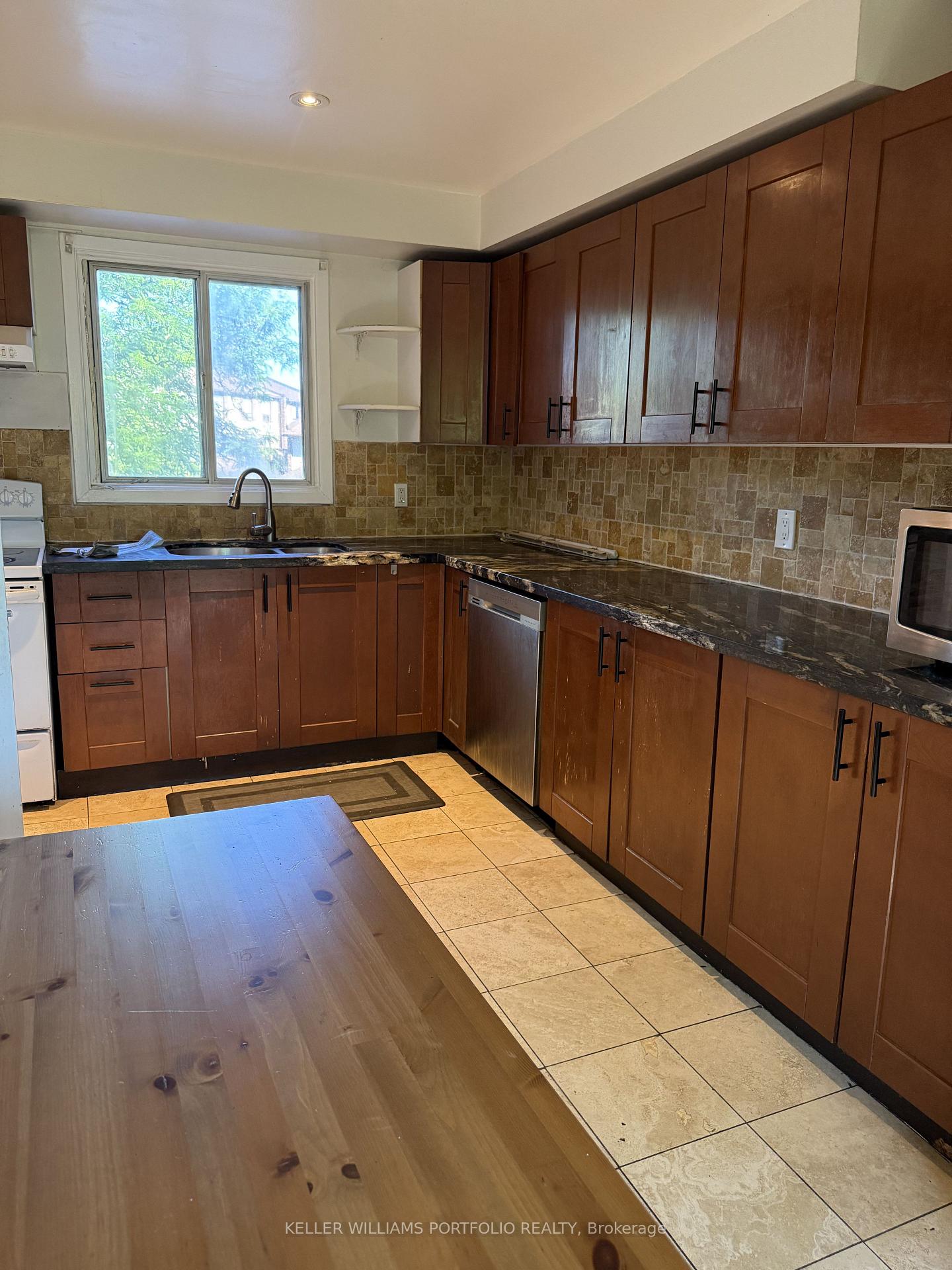 Photo 26 of 10 Lofty Hill Way, North York, Hillcrest Village — HOMEH