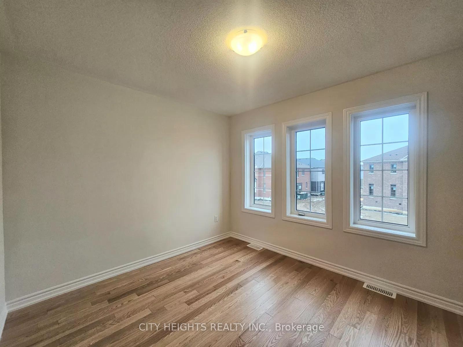 Photo 10 of 22 Hylton Drive, Barrie, Rural Barrie Southeast — HOMEH