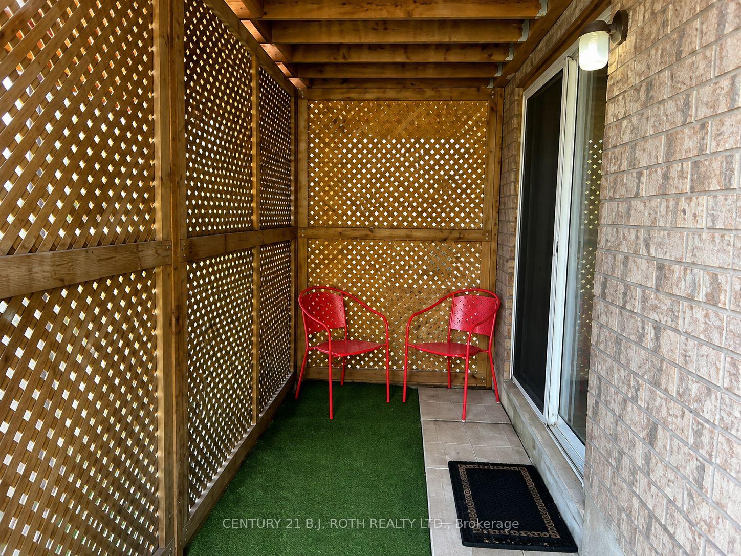 Photo 3 of 108 Succession Crescent, Barrie, Innis-Shore — HOMEH