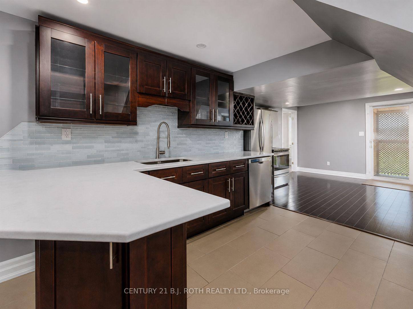 Photo 4 of 108 Succession Crescent, Barrie, Innis-Shore — HOMEH