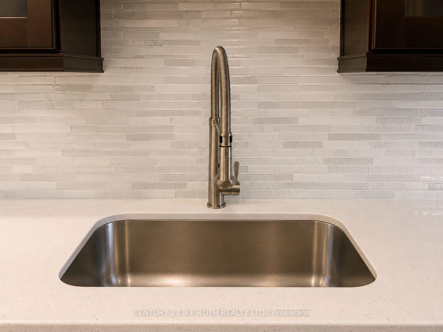 Photo 12 of 108 Succession Crescent, Barrie, Innis-Shore — HOMEH