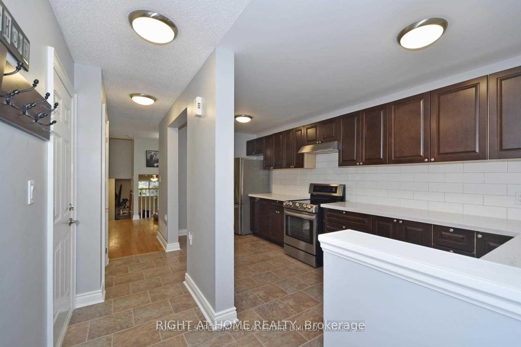 Photo 3 of 1434 Largo Crescent, Oshawa, Samac — HOMEH