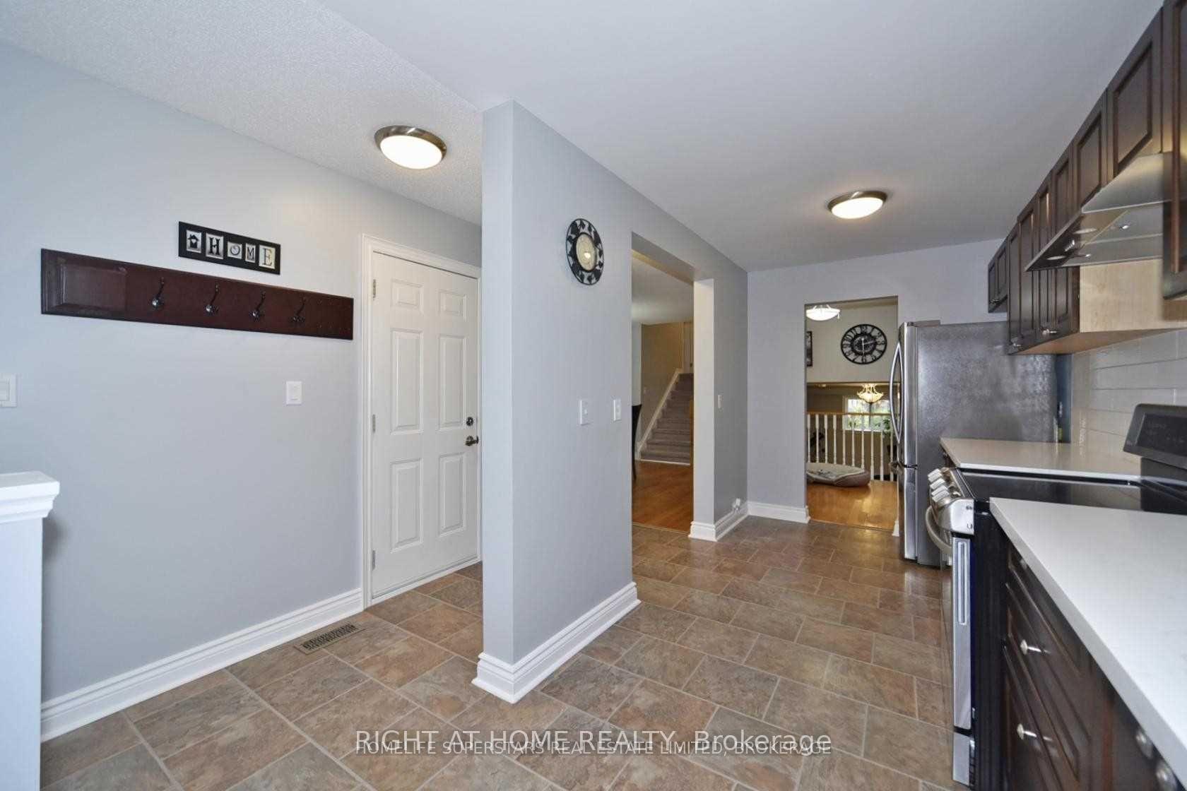 Photo 5 of 1434 Largo Crescent, Oshawa, Samac — HOMEH