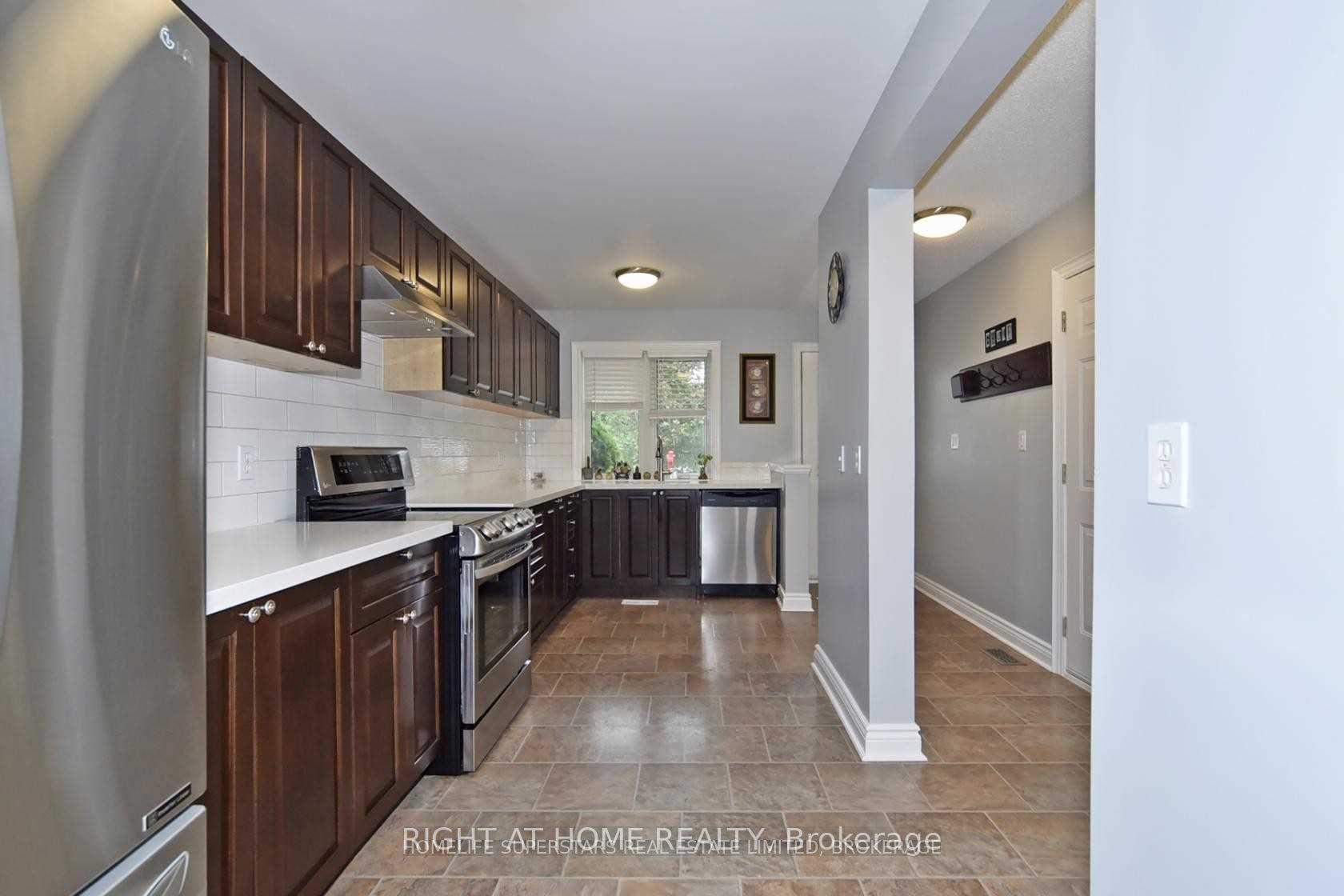 Photo 8 of 1434 Largo Crescent, Oshawa, Samac — HOMEH
