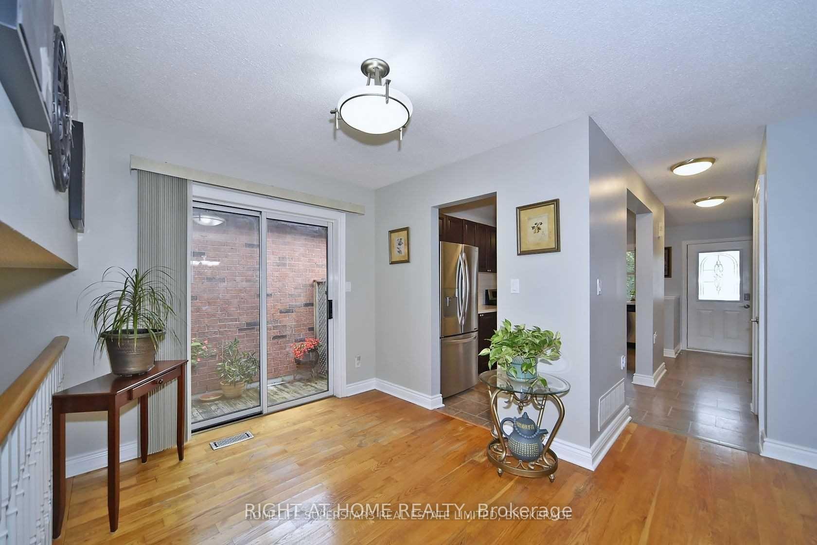Photo 10 of 1434 Largo Crescent, Oshawa, Samac — HOMEH
