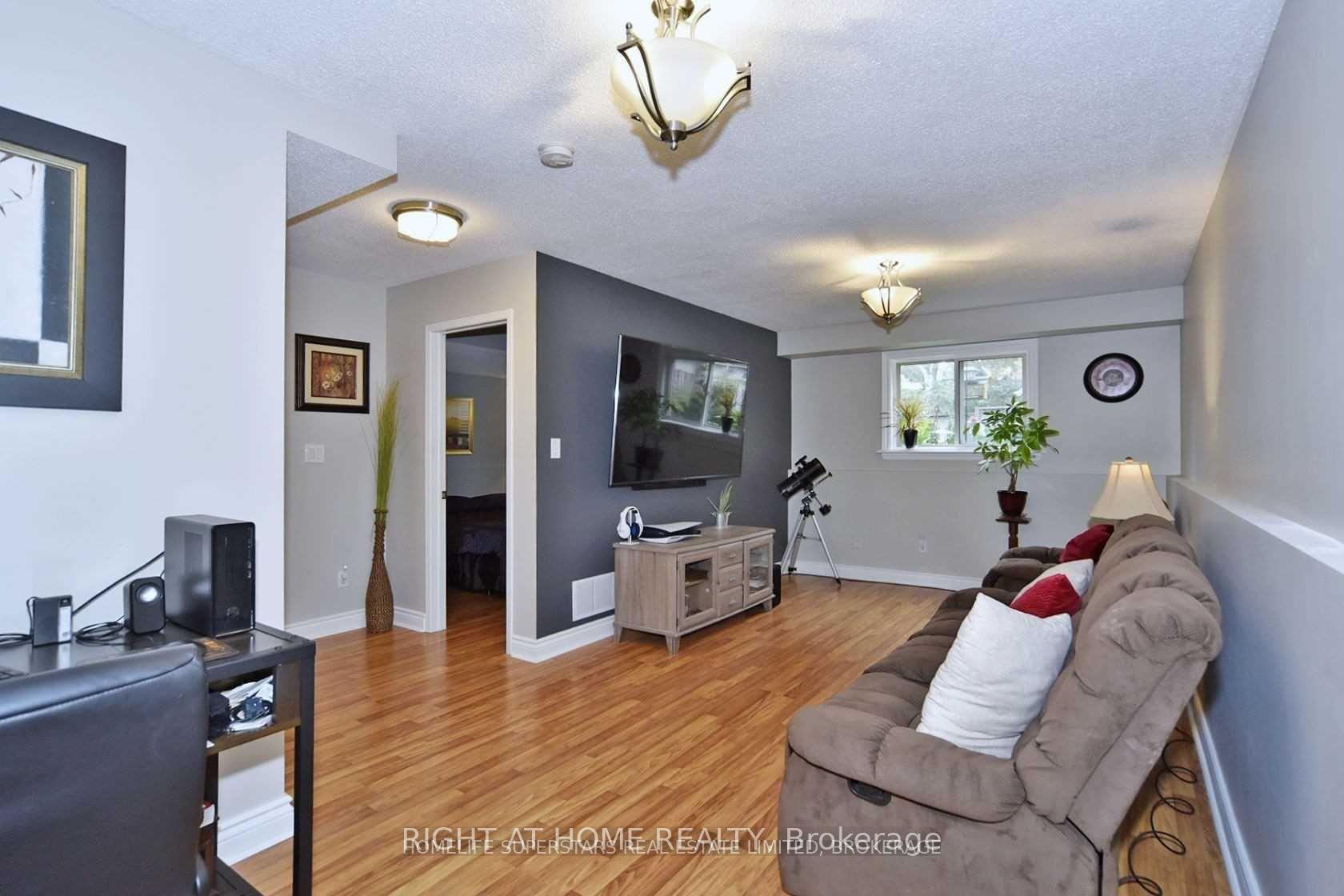 Photo 18 of 1434 Largo Crescent, Oshawa, Samac — HOMEH