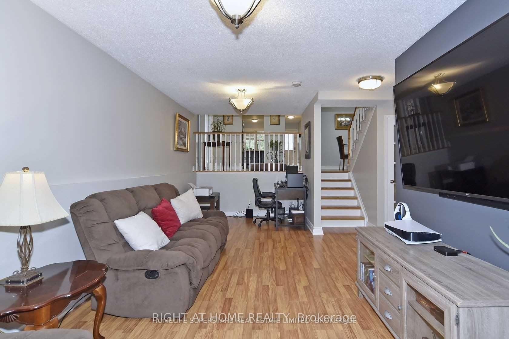 Photo 19 of 1434 Largo Crescent, Oshawa, Samac — HOMEH