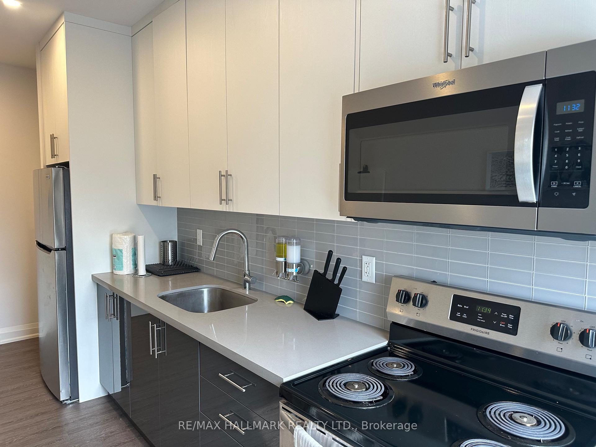 Photo 7 of Unit 16, 595 St Clair Avenue W, Toronto, Wychwood — HOMEH