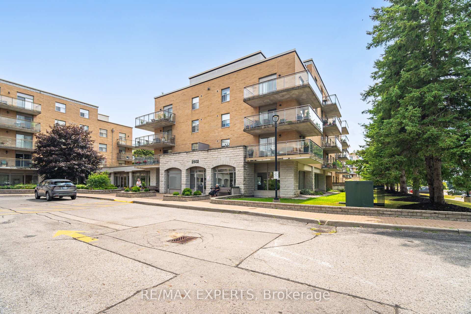 Photo 3 of Unit 216, 2502 Rutherford Road, Vaughan, Maple — HOMEH