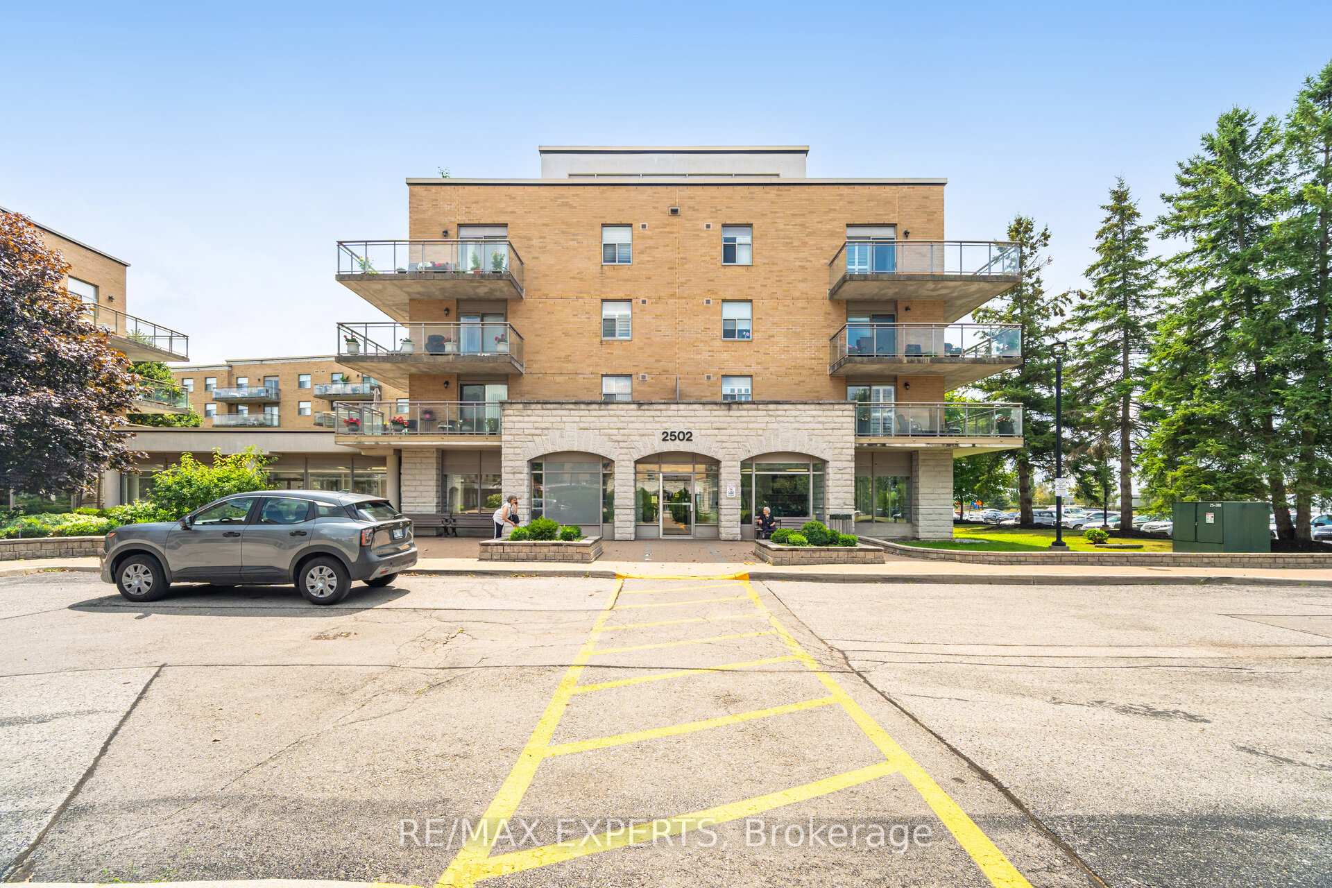 Photo 4 of Unit 216, 2502 Rutherford Road, Vaughan, Maple — HOMEH
