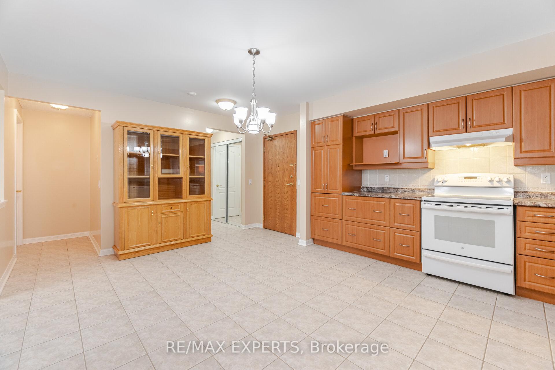 Photo 15 of Unit 216, 2502 Rutherford Road, Vaughan, Maple — HOMEH