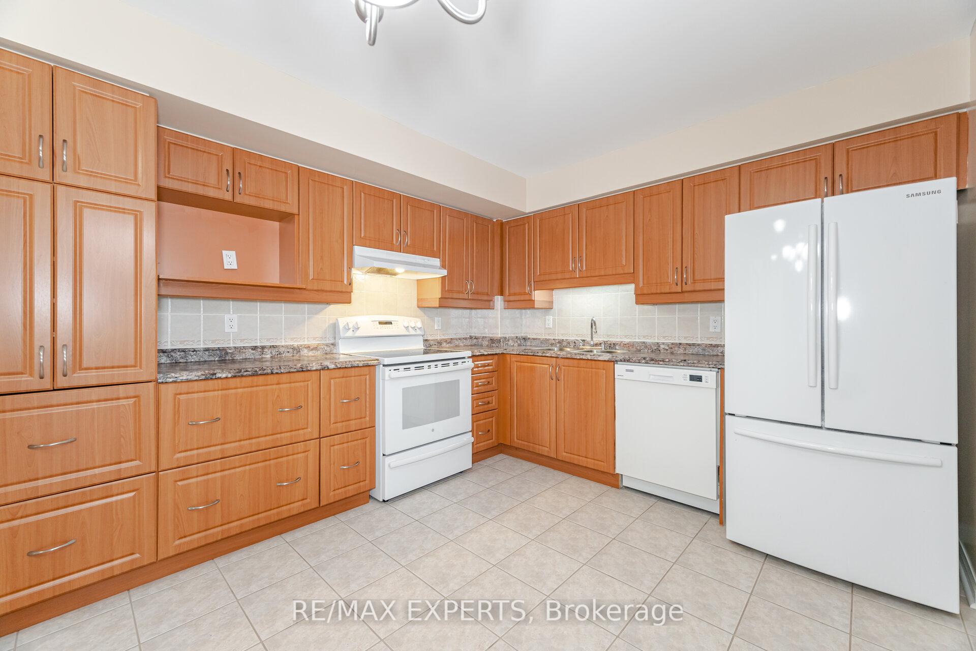 Photo 16 of Unit 216, 2502 Rutherford Road, Vaughan, Maple — HOMEH