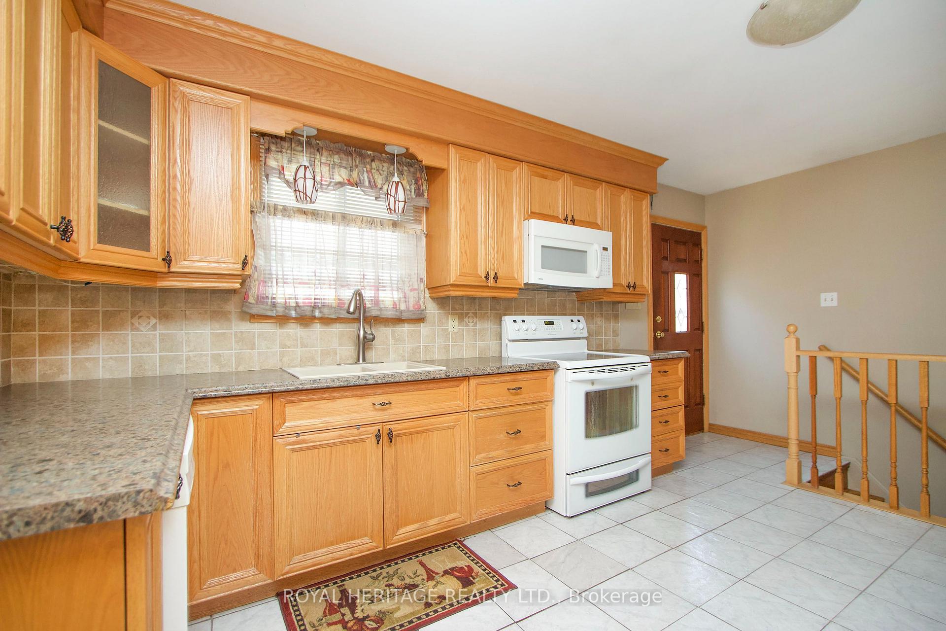 Photo 6 of 718 Annes Street, Whitby, Rural Whitby — HOMEH