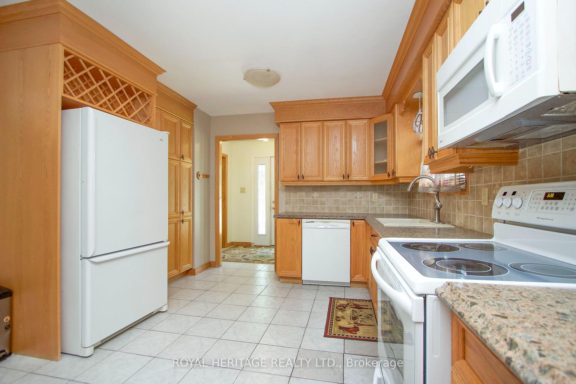 Photo 7 of 718 Annes Street, Whitby, Rural Whitby — HOMEH