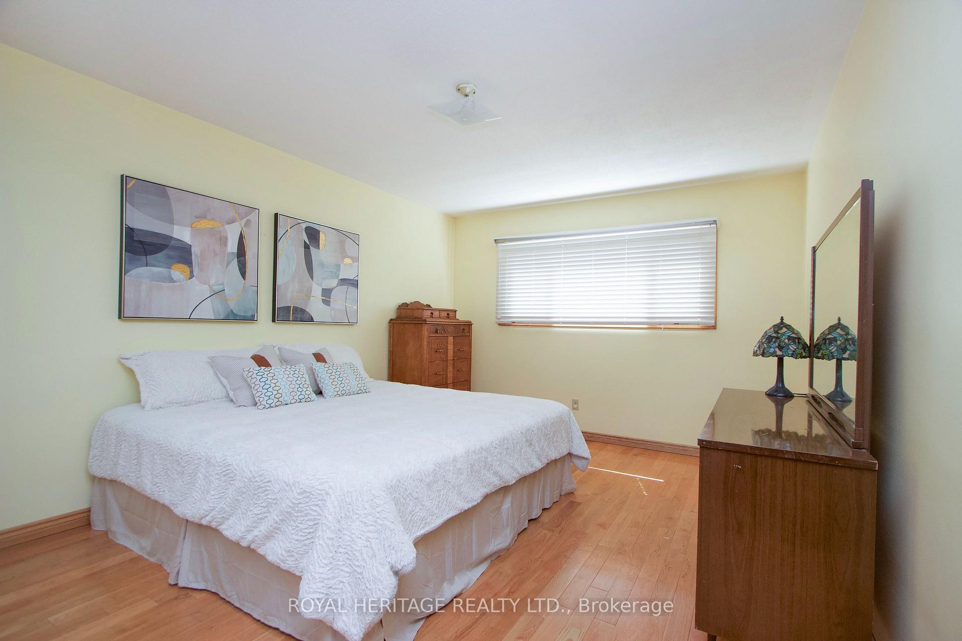 Photo 11 of 718 Annes Street, Whitby, Rural Whitby — HOMEH