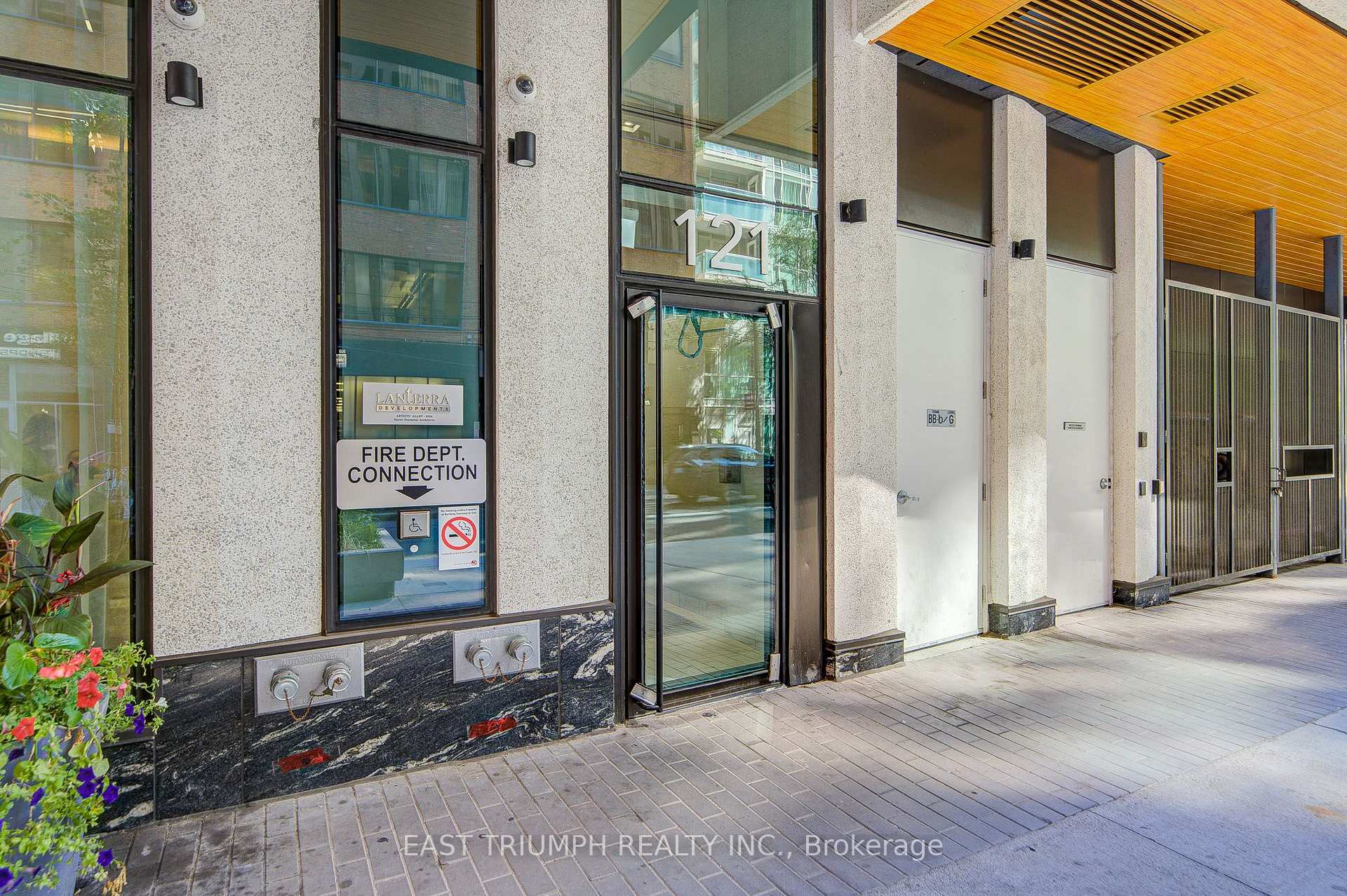 Photo 2 of Unit 1715, 121 St. Patrick Street, Toronto, Kensington-Chinatown — HOMEH
