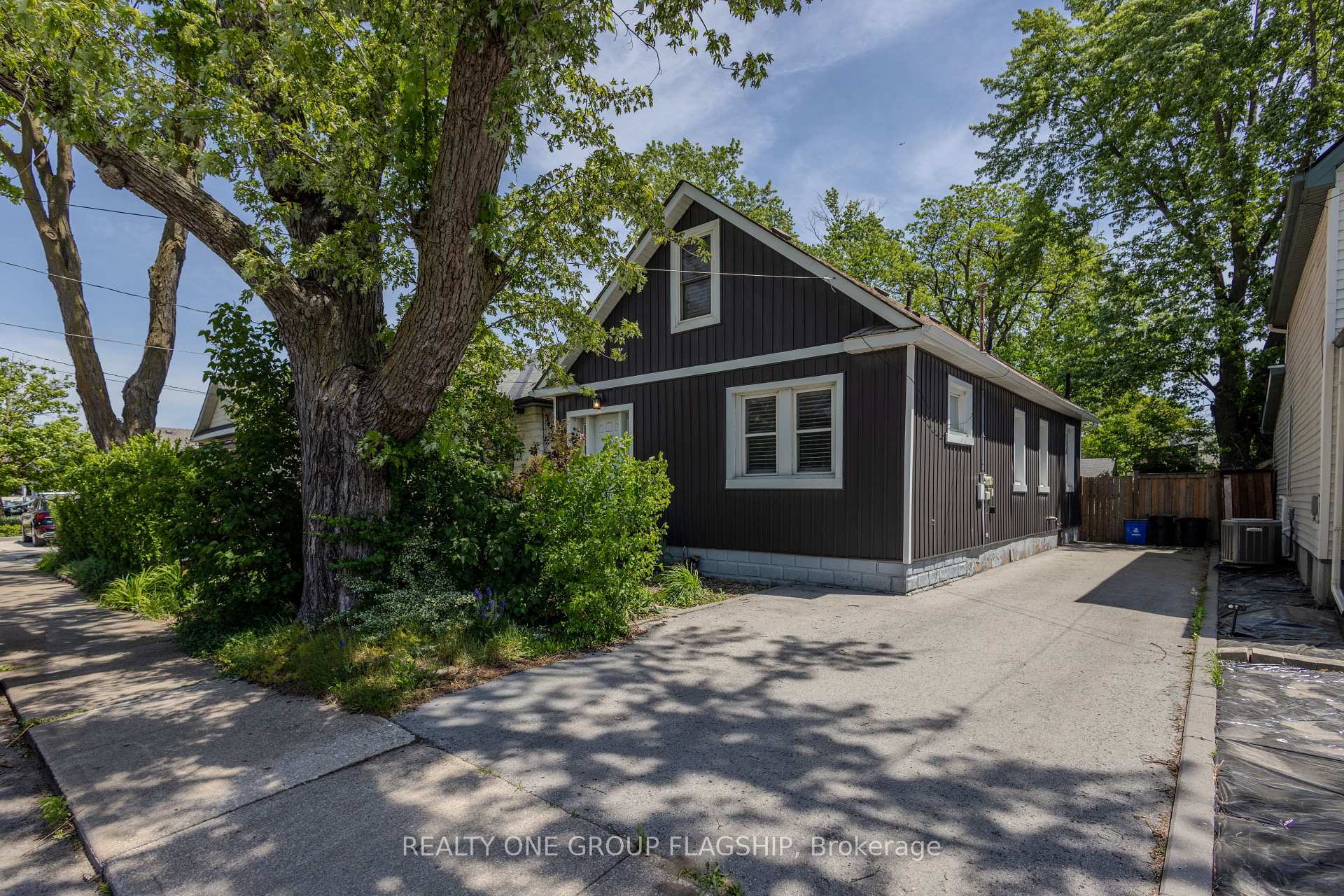 Photo 3 of 4774 Third Avenue, Niagara Falls, Cherrywood — HOMEH