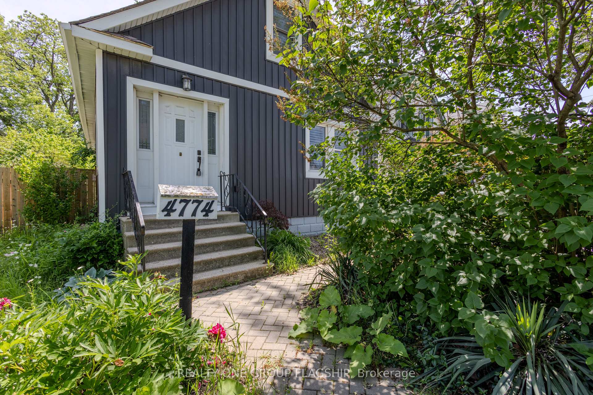 Photo 4 of 4774 Third Avenue, Niagara Falls, Cherrywood — HOMEH