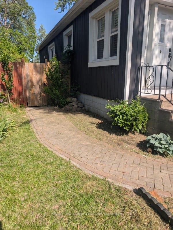 Photo 5 of 4774 Third Avenue, Niagara Falls, Cherrywood — HOMEH