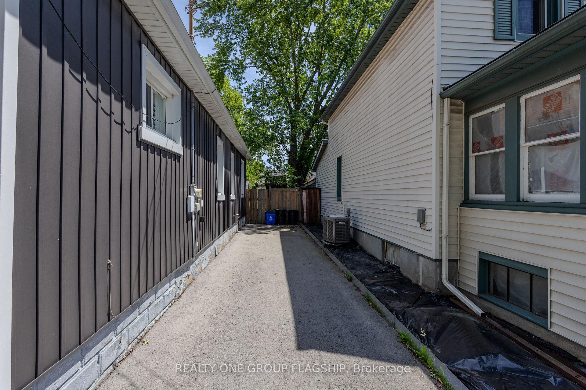 Photo 6 of 4774 Third Avenue, Niagara Falls, Cherrywood — HOMEH