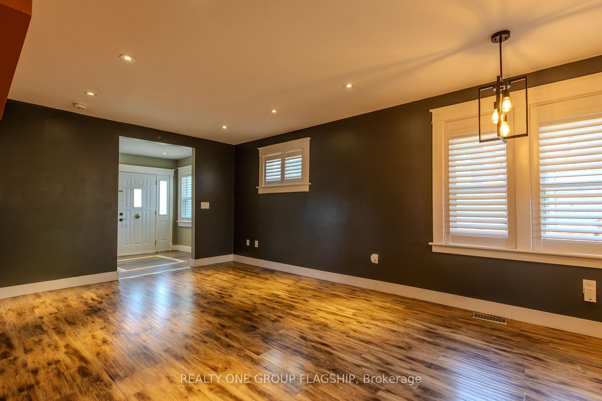 Photo 17 of 4774 Third Avenue, Niagara Falls, Cherrywood — HOMEH