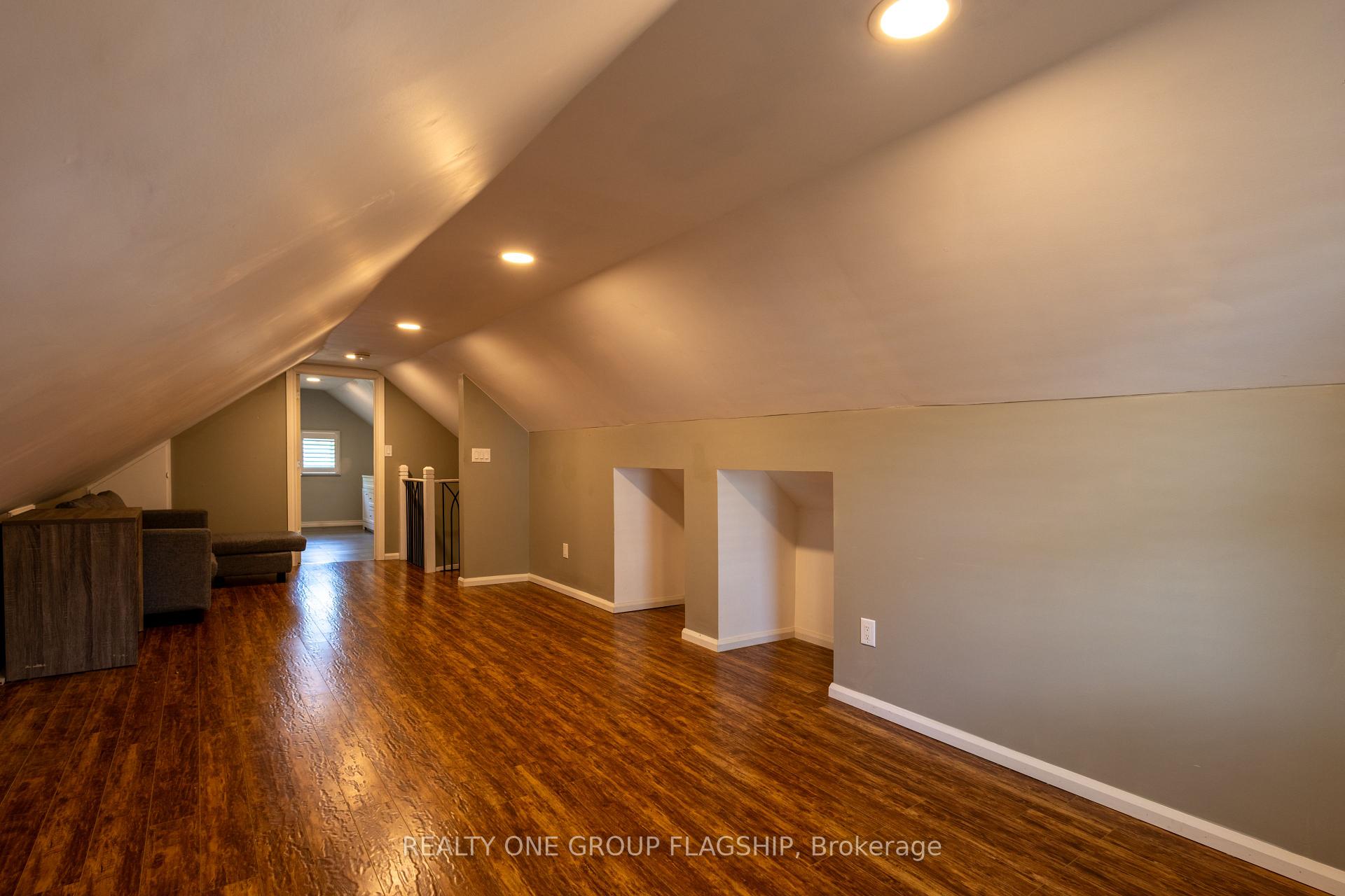 Photo 22 of 4774 Third Avenue, Niagara Falls, Cherrywood — HOMEH