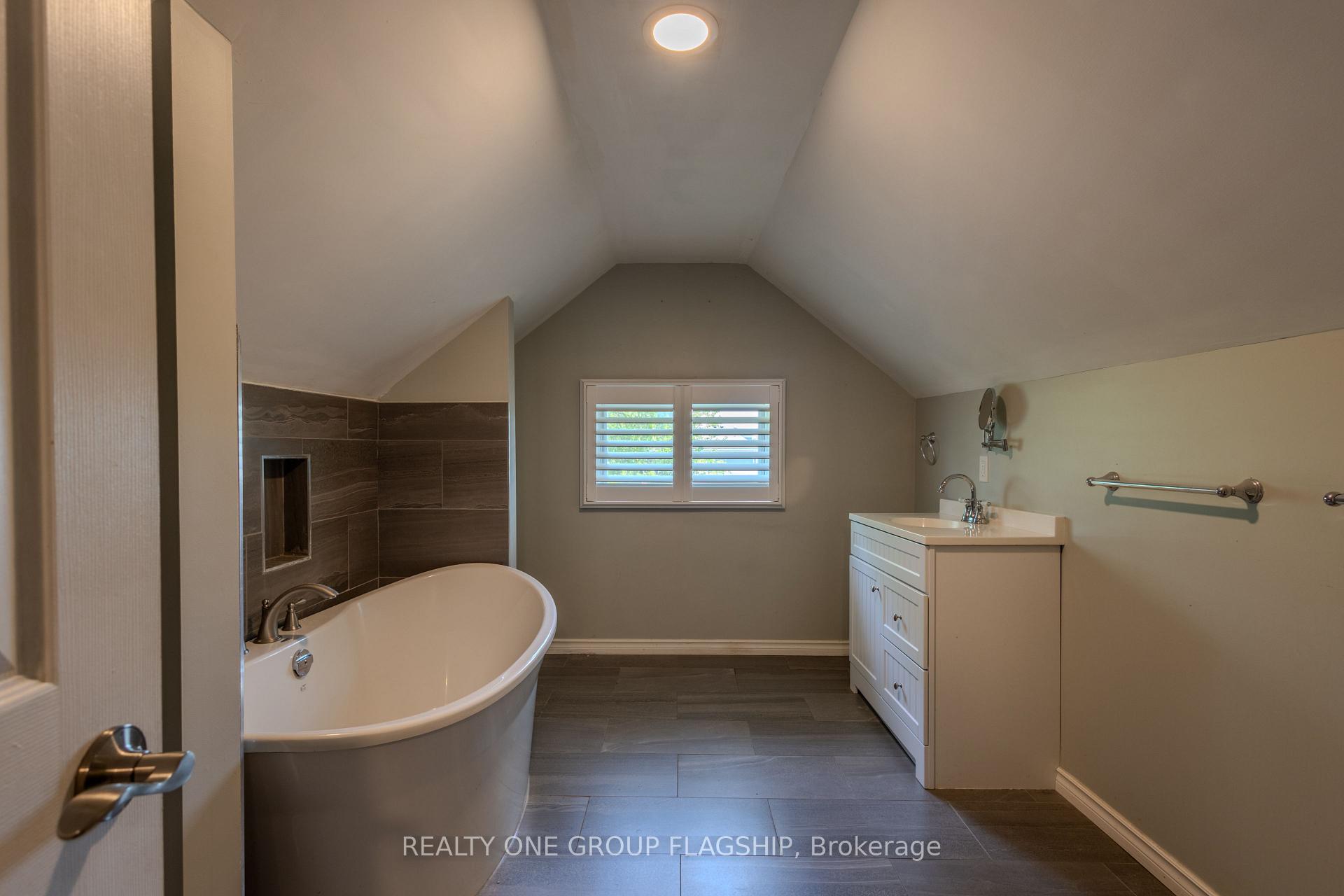 Photo 24 of 4774 Third Avenue, Niagara Falls, Cherrywood — HOMEH