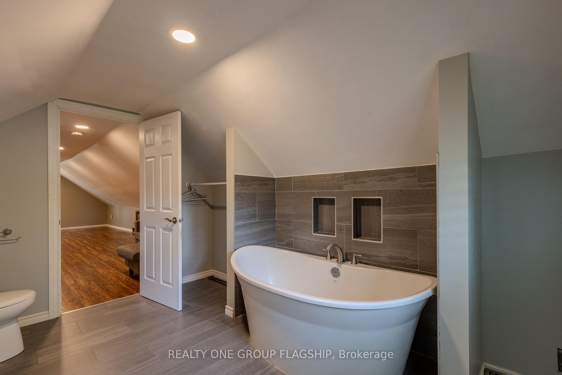 Photo 26 of 4774 Third Avenue, Niagara Falls, Cherrywood — HOMEH