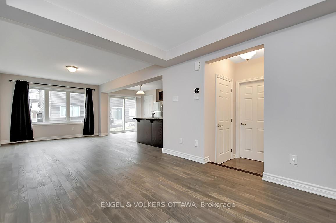 Photo 4 of 135 Lanceleaf Way, Ottawa, Kanata - Emerald Meadows/Trailwest — HOMEH