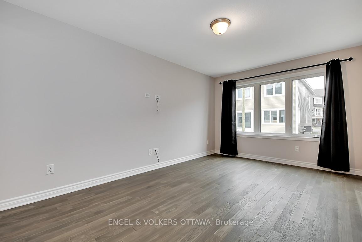 Photo 5 of 135 Lanceleaf Way, Ottawa, Kanata - Emerald Meadows/Trailwest — HOMEH