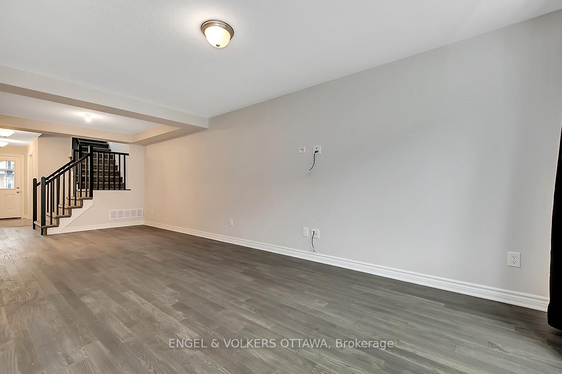 Photo 8 of 135 Lanceleaf Way, Ottawa, Kanata - Emerald Meadows/Trailwest — HOMEH