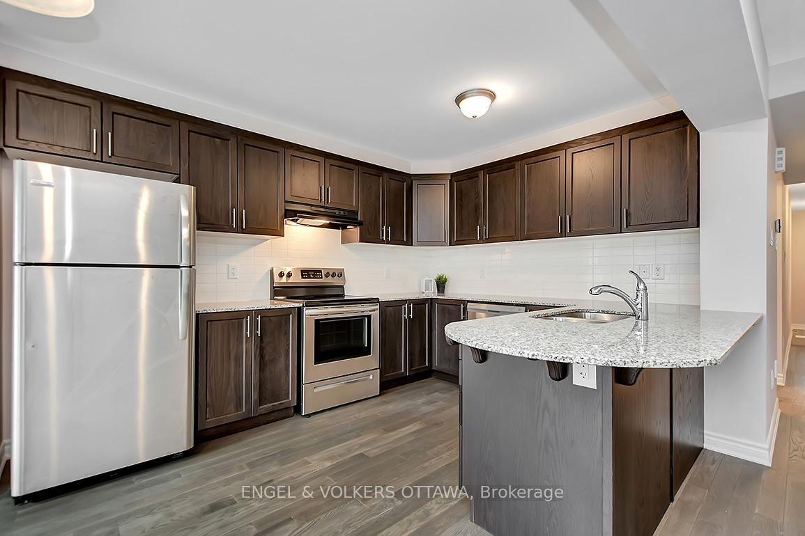 Photo 10 of 135 Lanceleaf Way, Ottawa, Kanata - Emerald Meadows/Trailwest — HOMEH