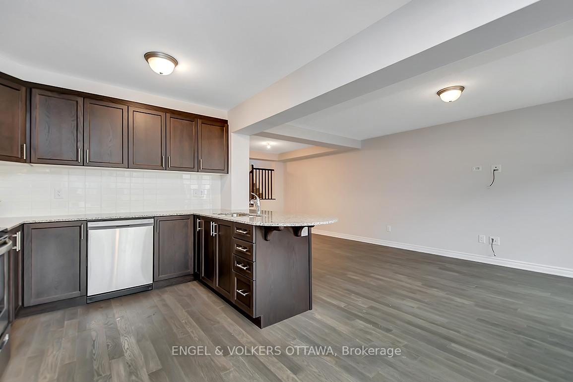 Photo 11 of 135 Lanceleaf Way, Ottawa, Kanata - Emerald Meadows/Trailwest — HOMEH