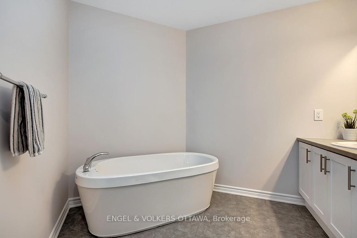 Photo 24 of 135 Lanceleaf Way, Ottawa, Kanata - Emerald Meadows/Trailwest — HOMEH