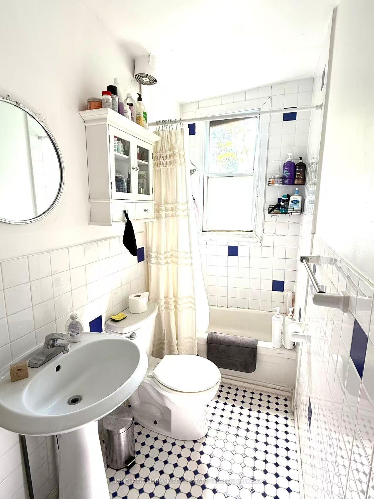 Photo 11 of Unit upper, 6 Givins Street, Toronto, Trinity-Bellwoods — HOMEH