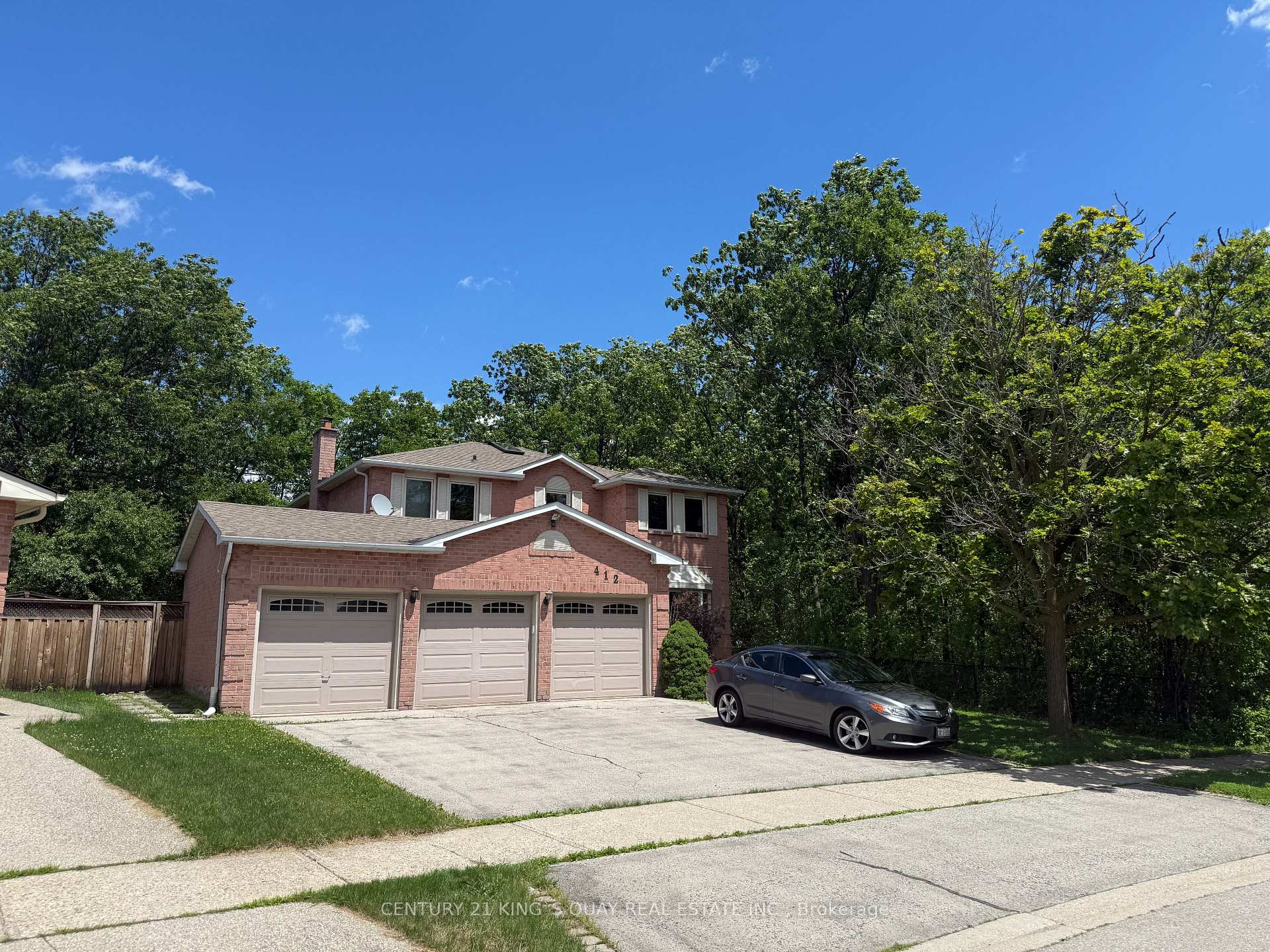 Photo 2 of 412 Freeman Crescent, Oakville, Falgarwood — HOMEH