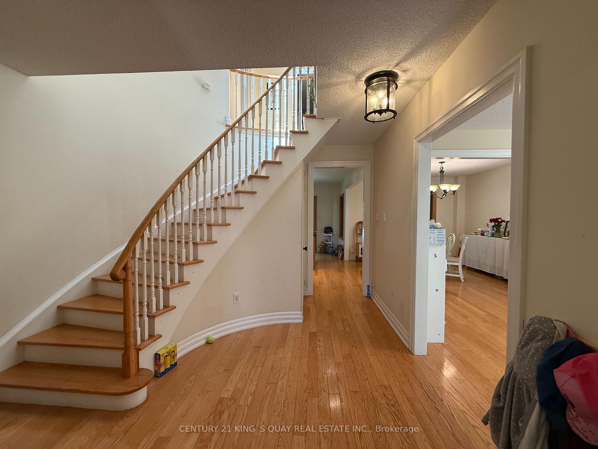 Photo 3 of 412 Freeman Crescent, Oakville, Falgarwood — HOMEH