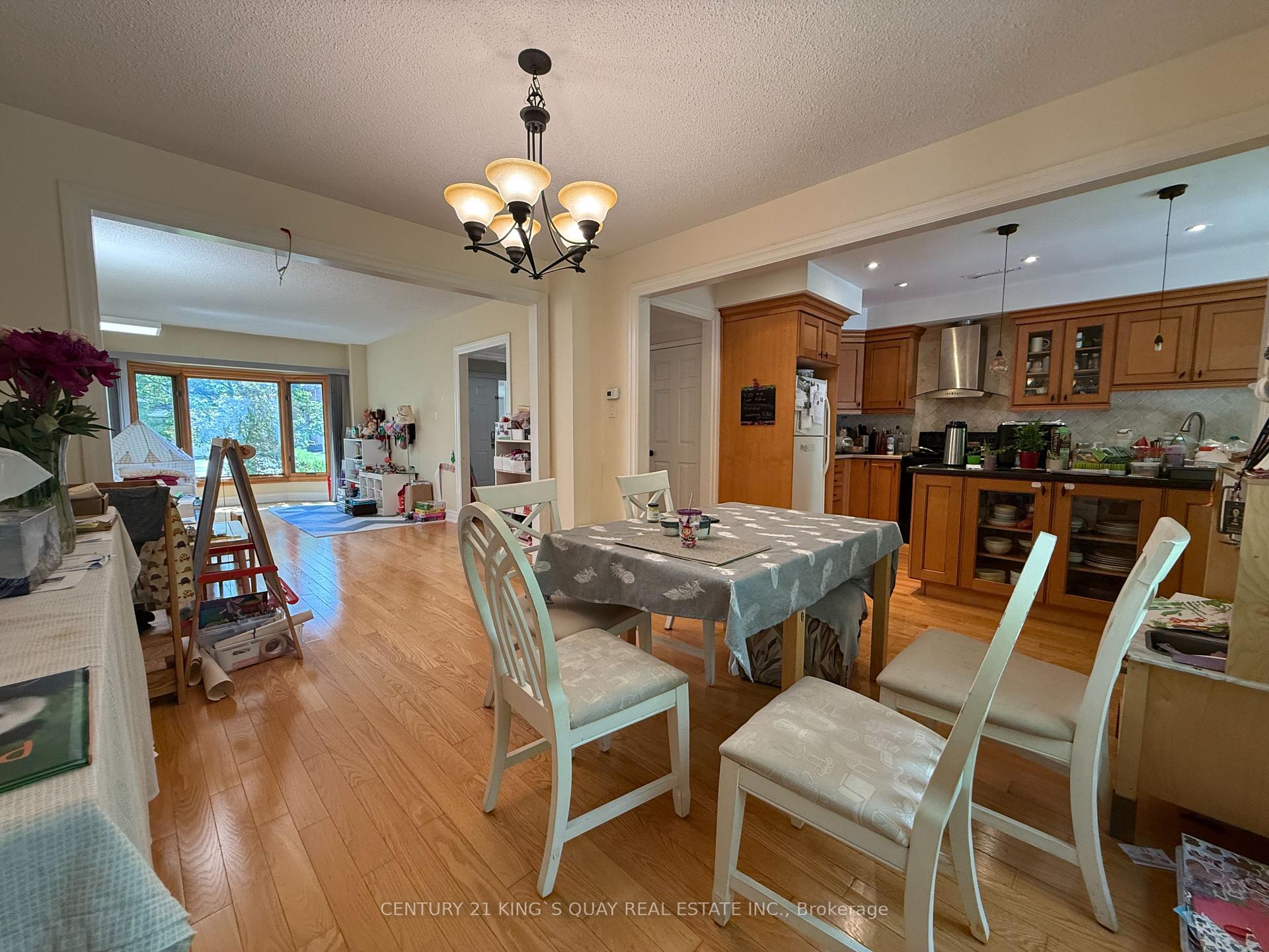 Photo 8 of 412 Freeman Crescent, Oakville, Falgarwood — HOMEH