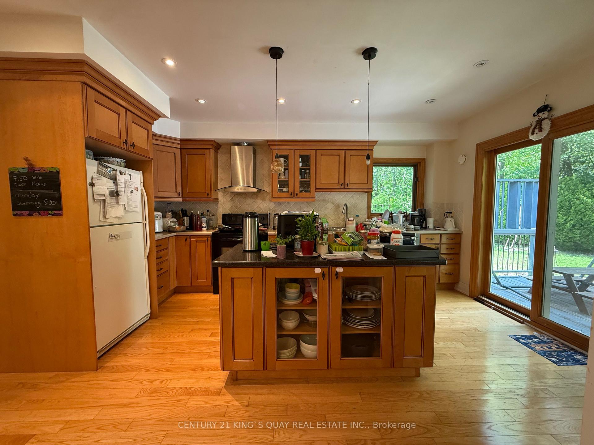 Photo 9 of 412 Freeman Crescent, Oakville, Falgarwood — HOMEH