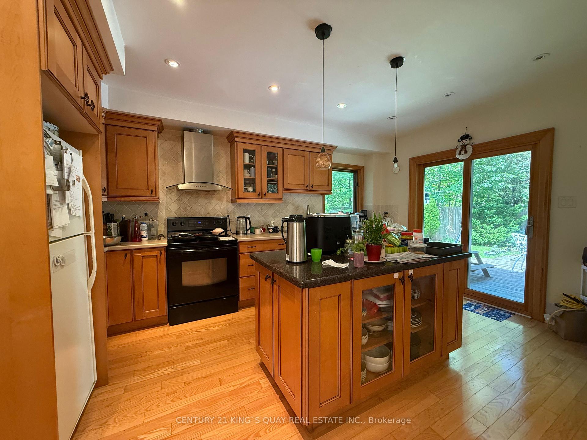 Photo 10 of 412 Freeman Crescent, Oakville, Falgarwood — HOMEH