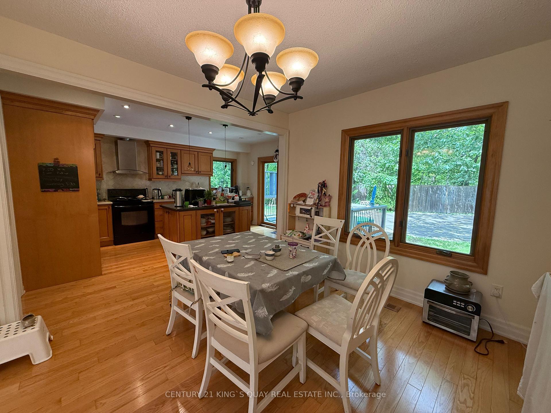 Photo 11 of 412 Freeman Crescent, Oakville, Falgarwood — HOMEH