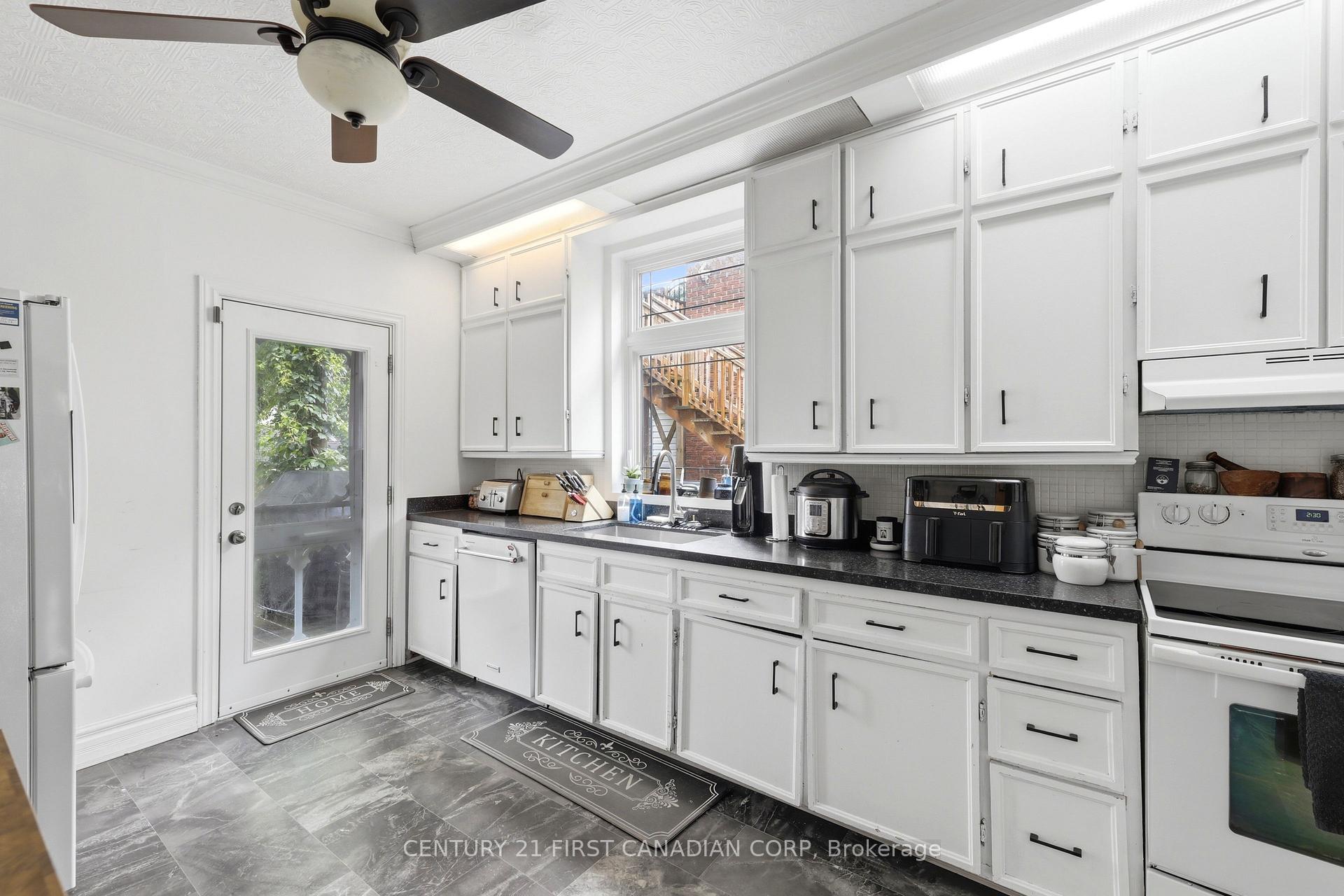 Photo 10 of 95 Myrtle Street N, St. Thomas — HOMEH