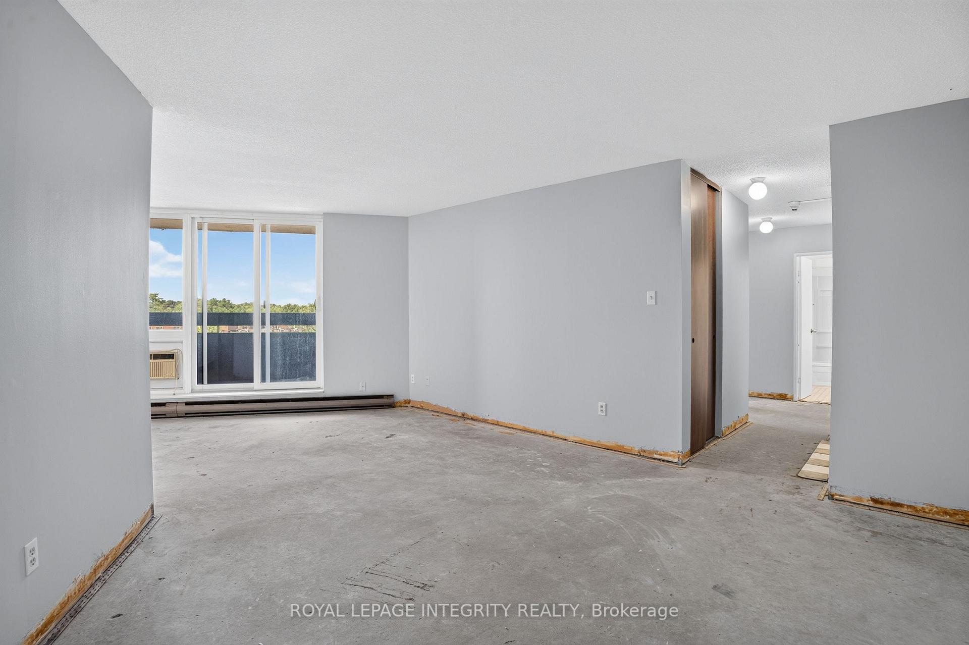 Photo 4 of Unit 606, 2000 Jasmine Crescent, Ottawa, Beacon Hill South — HOMEH
