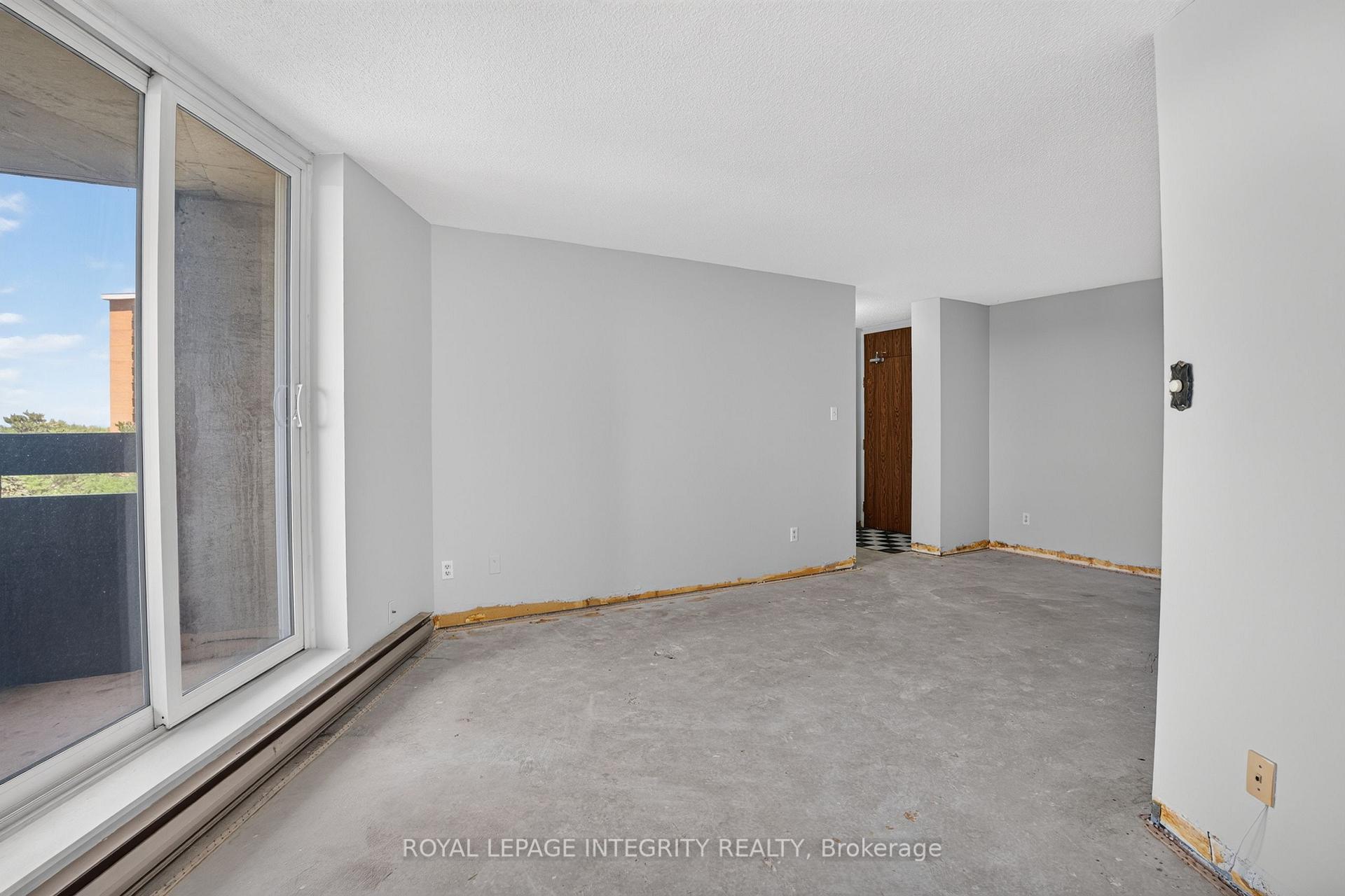 Photo 5 of Unit 606, 2000 Jasmine Crescent, Ottawa, Beacon Hill South — HOMEH