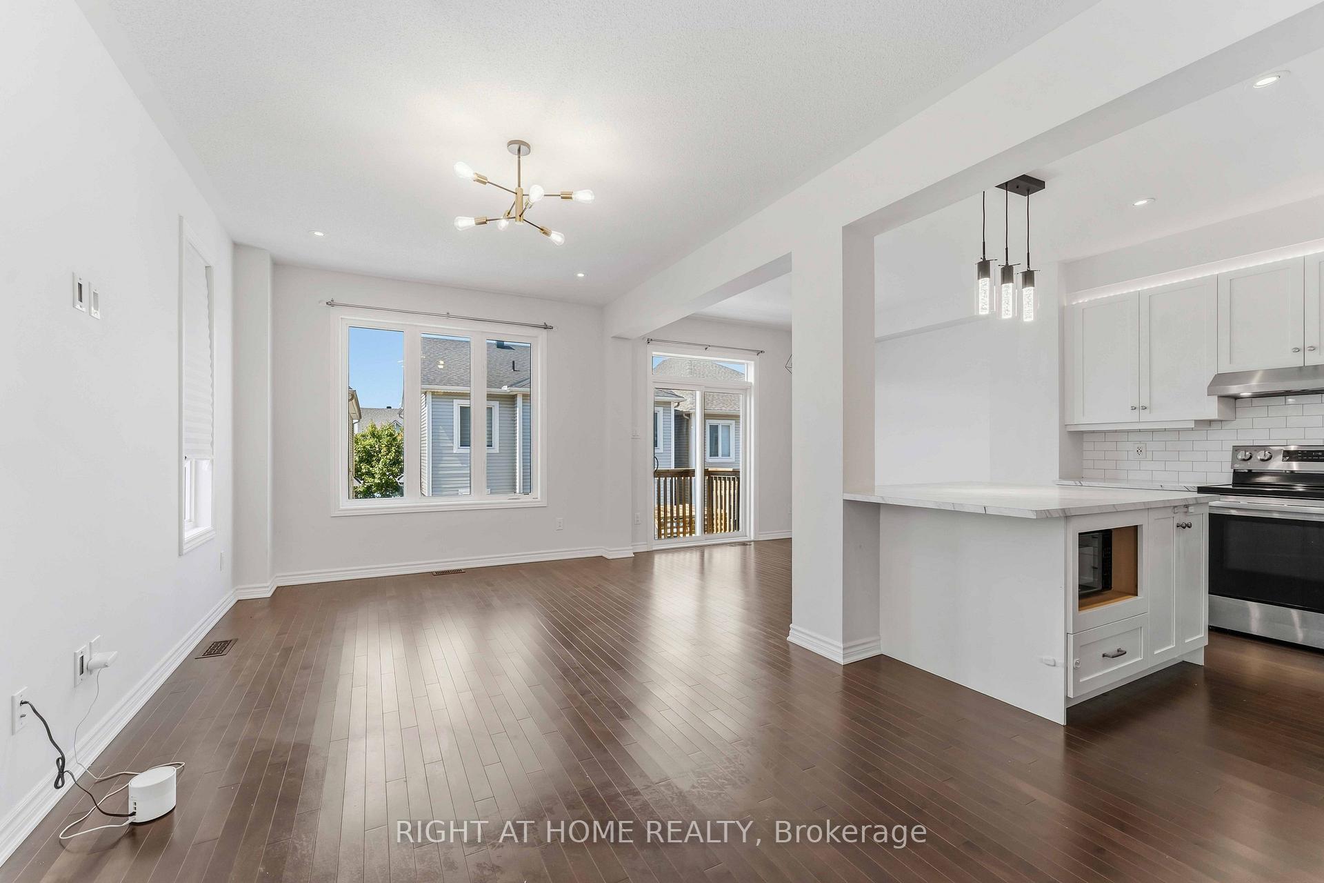 Photo 3 of 432 Meadowbreeze Drive, Ottawa, Kanata - Emerald Meadows/Trailwest — HOMEH
