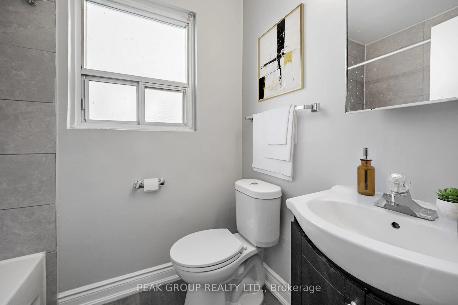 Photo 6 of Unit Unit 7, 744 Lincoln Street, Welland, Lincoln/Crowland — HOMEH